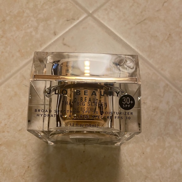 New JLO Beauty That Big Screen Broad Spectrum SPF 30 Moisturizer! - Picture 2 of 3